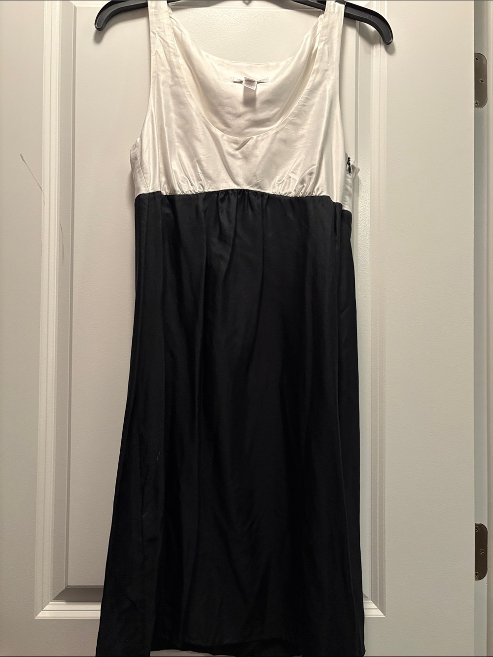 Two-Tone Black and White Sleeveless scoop neck Dress